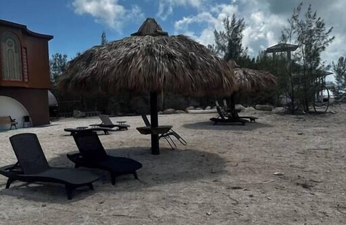 Long Beach Estates Apartment | Beach View Room Dormitory Room Barnacle Resort