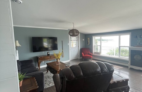 Queensland Cottage | Oceanfront Suites with Child-Friendly Amenities, Rated 10/10