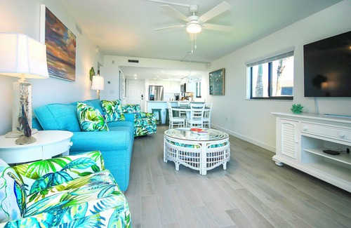 Sanibel Condo | Beach views 2nd story condo on Sanibel Island - Sandalfoot 1D2