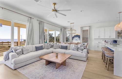 Gulfport House | Beach Views, Heated Pool/Spa, Fire Pit, & Golf Green and walkable to downtown!