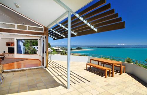 Britannia Heights House | Seaside Getaway at Beach Views Holiday Home - Family Friendly