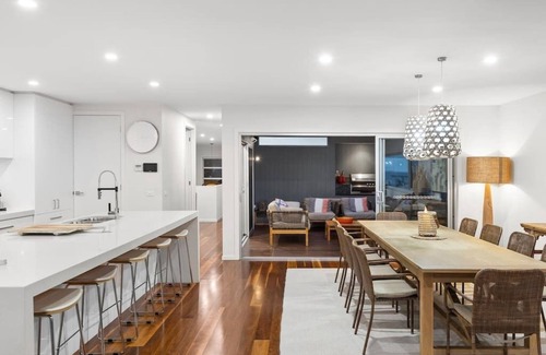 Ocean Grove House | Unwind with Beach Views on the Terrace – Guest Rated 10/10