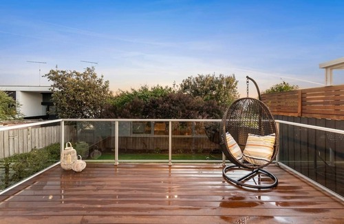 Ocean Grove House | Unwind with Beach Views on the Terrace – Guest Rated 10/10