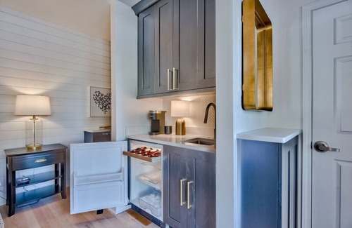 Gulf Place Apartment | Unforgettable Gulf Views with Private Beach Access