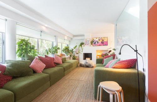Paco De Arcos Villa | Beach Villa Retreat: Family-Friendly with Pool & Hot Tub