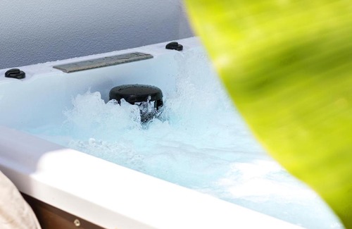 Paco De Arcos Villa | Beach Villa Retreat: Family-Friendly with Pool & Hot Tub