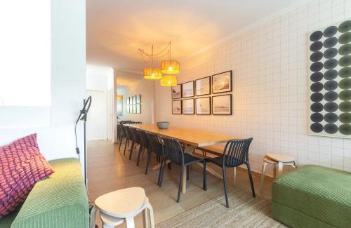 Paco De Arcos Villa | Beach Villa Retreat: Family-Friendly with Pool & Hot Tub