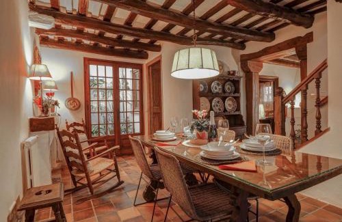 Sitges Town Center Villa | Beach Villa Aralinn: Family-Friendly Retreat in Sitges