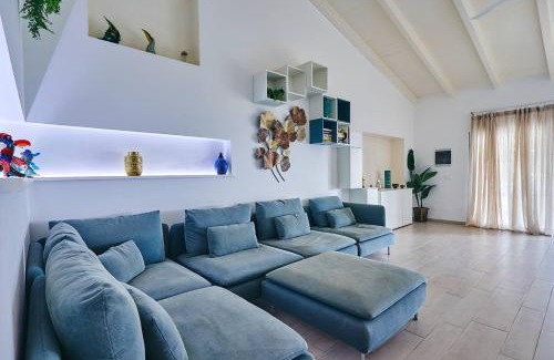 Santa Maria House | Beach Villa by Bobbywashere: Child-Friendly 4-Star Retreat