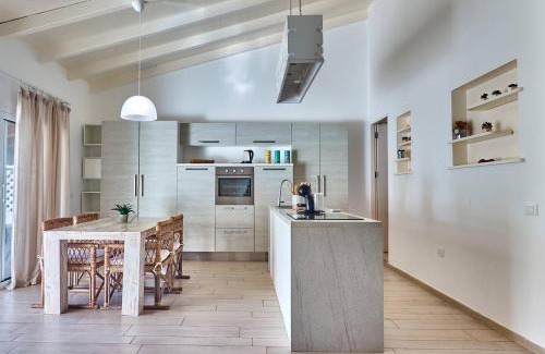 Santa Maria House | Beach Villa by Bobbywashere: Child-Friendly 4-Star Retreat
