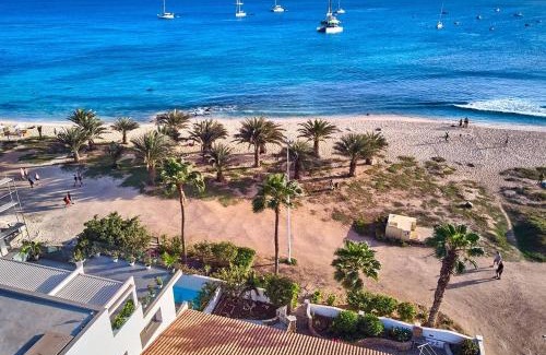 Santa Maria House | Beach Villa by Bobbywashere: Child-Friendly 4-Star Retreat