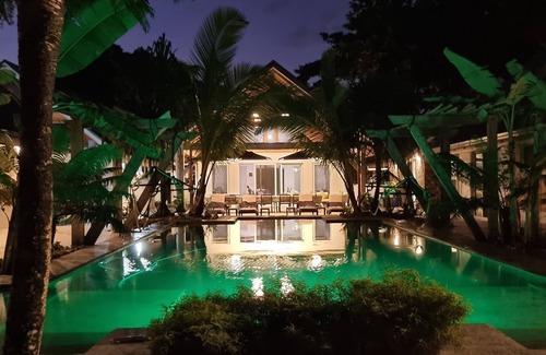 Tagaqe Villa | Beach Villa Fiji comes with an optional chef service, which is very economical.
