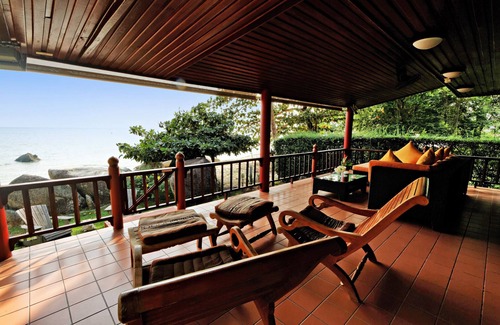 Hua Thanon Villa | Romantic Beach Villa Getaway with Breakfast Included