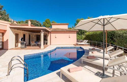 Urbanitzacio Gotmar Villa | Discover Beach Villa Margot: Family-Friendly & Poolside Retreat