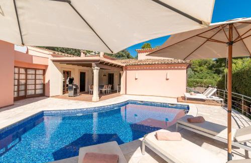 Urbanitzacio Gotmar Villa | Discover Beach Villa Margot: Family-Friendly & Poolside Retreat