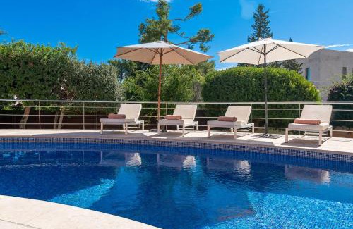 Urbanitzacio Gotmar Villa | Discover Beach Villa Margot: Family-Friendly & Poolside Retreat