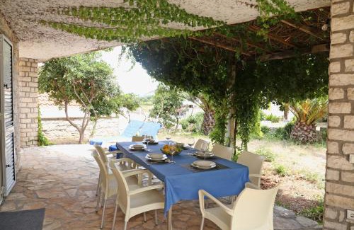 Lumbarda House | Beach Villa Olivia: Oceanfront Getaway with Pet-Friendly Vibes