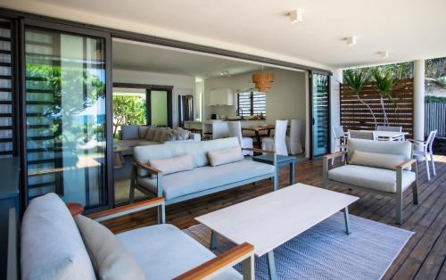 Poste Lafayette House | Beach Villa Poema: Pet-Friendly Haven with Ocean Views