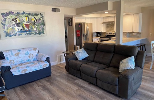 Indian Rocks Beach Villa | Family-Friendly Beach Villa with Kitchen and Breakfast