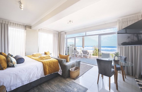 Wilderness Beach Bed & Breakfast | Indulge at Beach Villa Wilderness - 5-Star Retreat with Spa