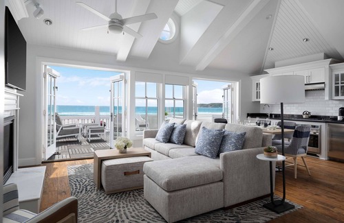 Coronado Resort | Relaxing Beach Village at The Del with Ocean View Amenities