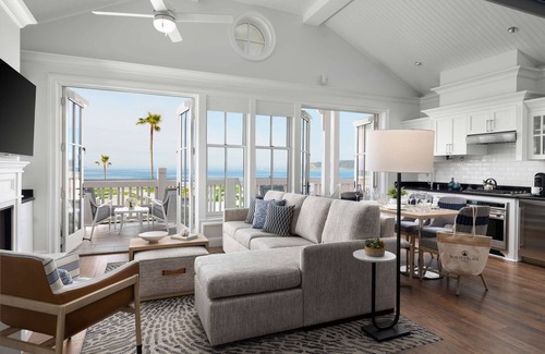 Coronado Resort | Relaxing Beach Village at The Del with Ocean View Amenities