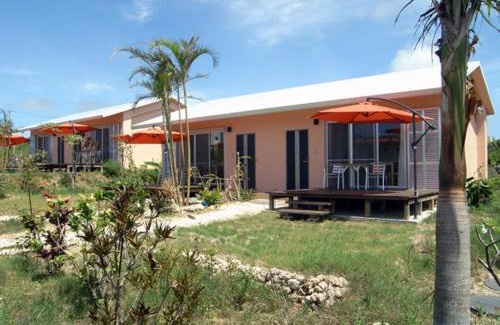 Ishigaki Cabin | Beach Village Nosoko: Ocean View with Pool and Kitchen
