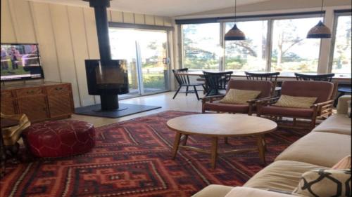 Pearl Beach House | Beach Vista - Designer Retreat Steps from the Shore