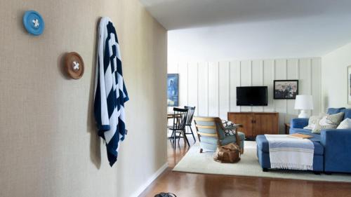 Pearl Beach House | Beach Vista - Designer Retreat Steps from the Shore