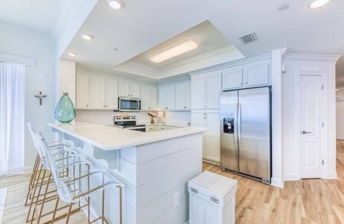 Orange Beach Condo | Relaxing Beachfront 4BR Condo with Pool & Lazy River