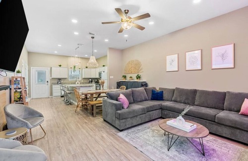 Corpus Christi Apartment | Steps to WhiteCap Beach: Pool, Balcony & Oceanfront Bliss