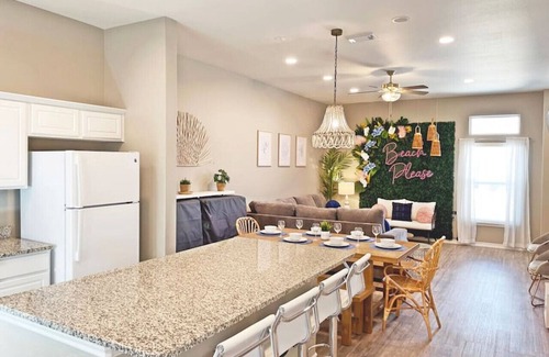 Corpus Christi Apartment | Steps to WhiteCap Beach: Pool, Balcony & Oceanfront Bliss