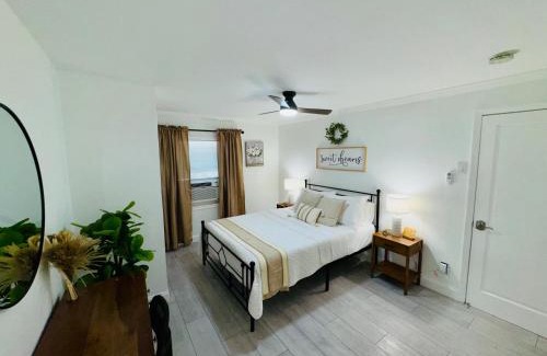 Bayou Oaks Apartment | Beach, Work & Relax I Sarasota Gem I Monthly Disc