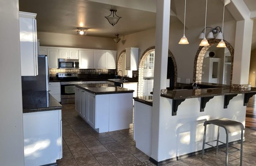 Davenport House | Experience Sunday Bay: Walk to the Water with Your Pet