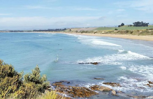 Kakanui House | Beachbach16 - Kakanui: Pet-Friendly Oceanfront Retreat