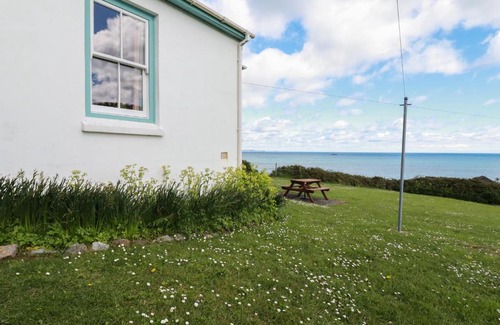 Gorran Haven House | Beachcliff: Family and Pet-Friendly 4-Star Retreat