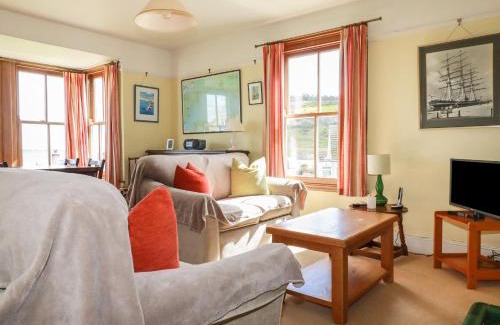 Gorran Haven House | Beachcliff: Family and Pet-Friendly 4-Star Retreat