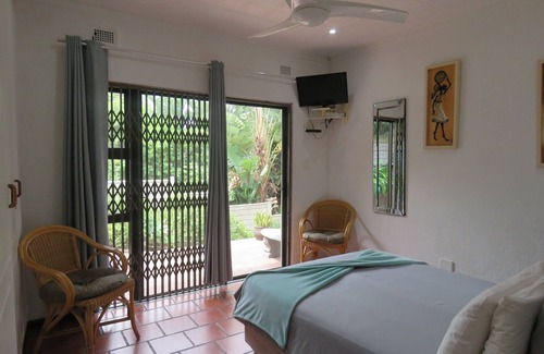 Margate Bed & Breakfast | Beachcomber Bay: Guest House with Ocean Views & Pool