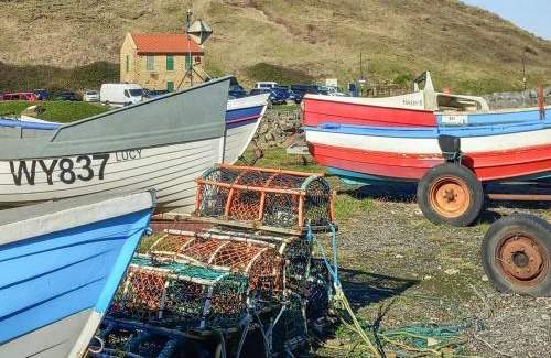 Skinningrove House | Pet-Friendly Beachcomber Cottage: A Family Retreat Awaits