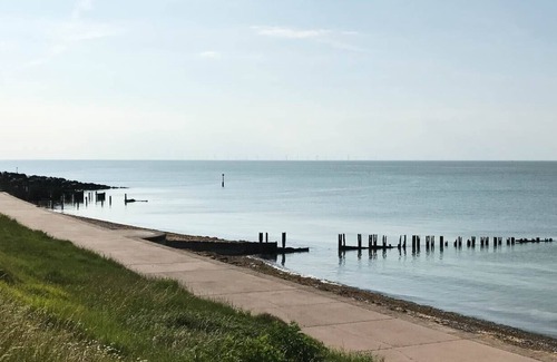 Birchington RV Rental | Pet-Friendly Beachcomber Glamping with Breakfast Included