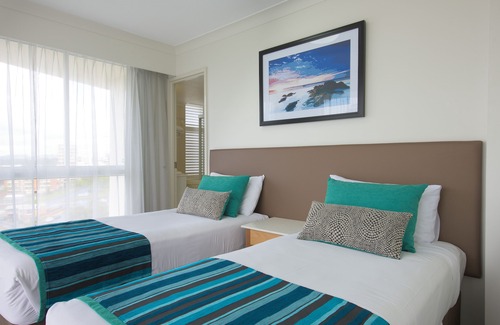 Coolangatta Hotel | Beachcomber International Resort: Family-Friendly Getaway