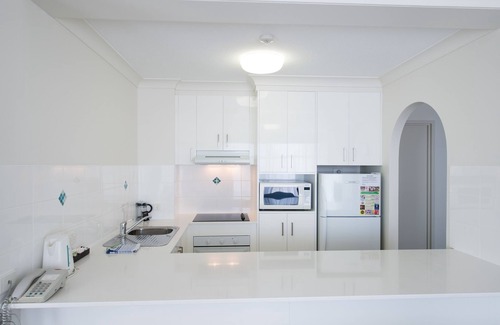 Coolangatta Hotel | Beachcomber International Resort: Family-Friendly Getaway