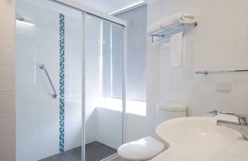 Coolangatta Hotel | Beachcomber International Resort: Family-Friendly Getaway