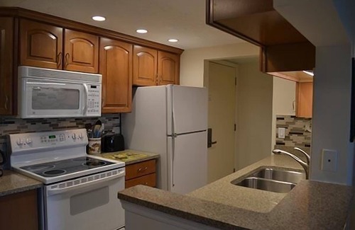 Longboat Key Condo | Beachcomber Unit 405: Ocean View with Pool & Accessibility