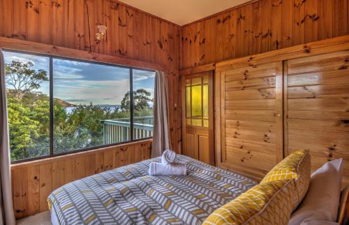 Coles Bay House | Beachcroft: Family-Friendly Ocean View Retreat Awaits You