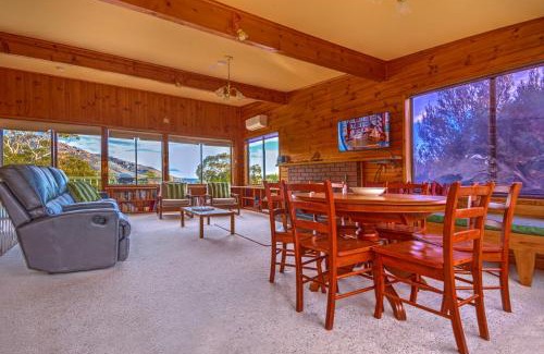Coles Bay House | Beachcroft: Family-Friendly Ocean View Retreat Awaits You