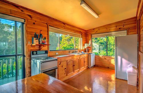 Coles Bay House | Beachcroft: Family-Friendly Ocean View Retreat Awaits You