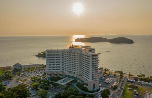 Holmoe Resort | Beach Palace: Family-Friendly Escape with Ocean View Amenities