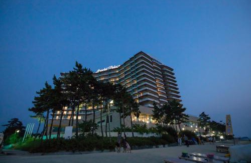 Holmoe Resort | Beach Palace: Family-Friendly Escape with Ocean View Amenities