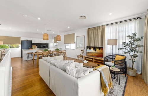Caves Beach House | Relax at beached@caves - Oceanfront Retreat Near Sydney